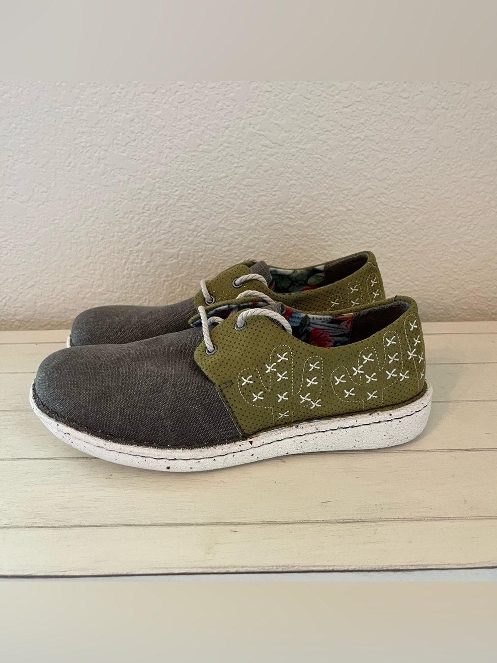 Justin Women’s Cac-Tie Chocolate Lace-Up Shoes Sneakers Cactus Western Cowboy